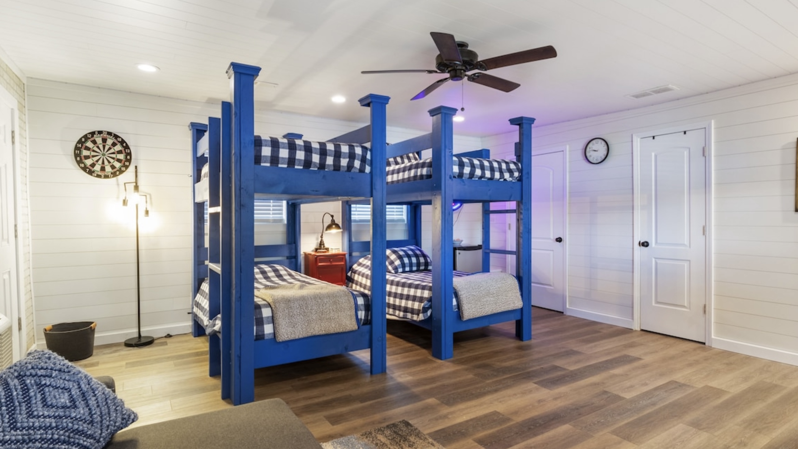 Bunk-room (alt)