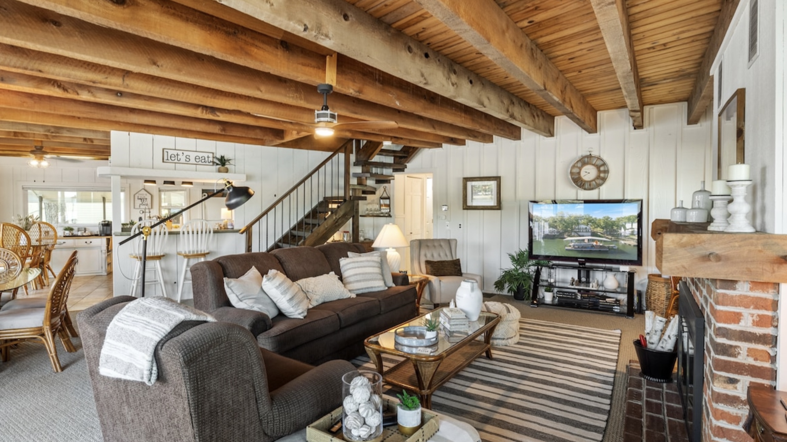 Living Room (alt view)