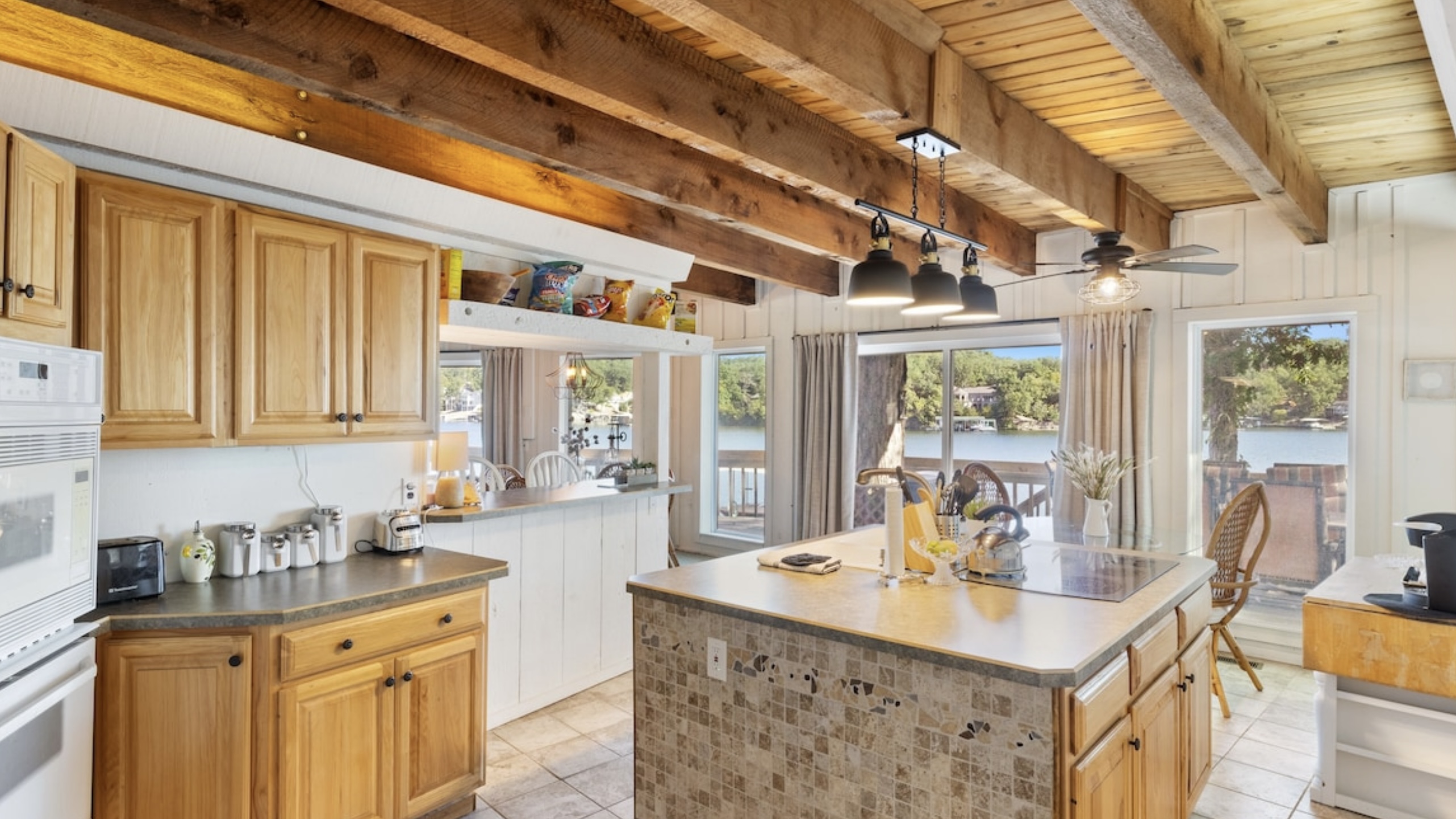 Kitchen (alt view)